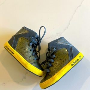 Adidas Toddler/ Baby Hightop Shoe size 7k